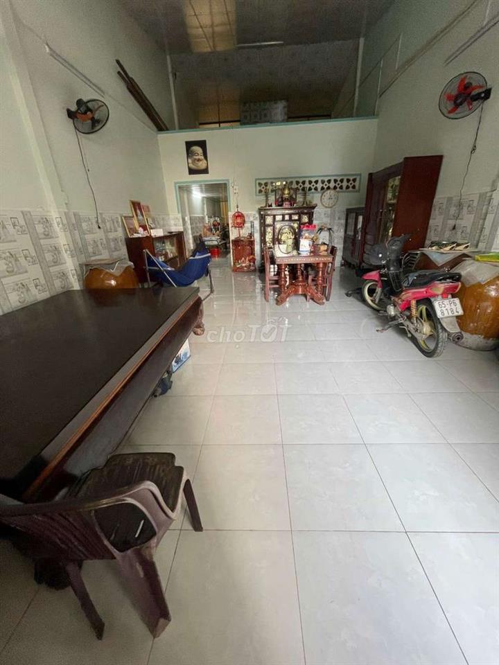 Nền hẻm liên tổ 9-10 Nguyễn Văn Cừ, Ninh Kiều, Cần Thơ.