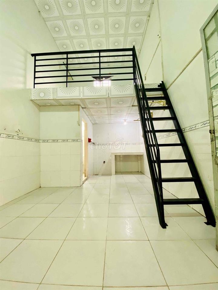 NHÀ TRỌ SINH VIÊN CẦN THƠ. CHỈ CÒN 1 PHÒNG 20m2, GÁC KIÊNG CỐ