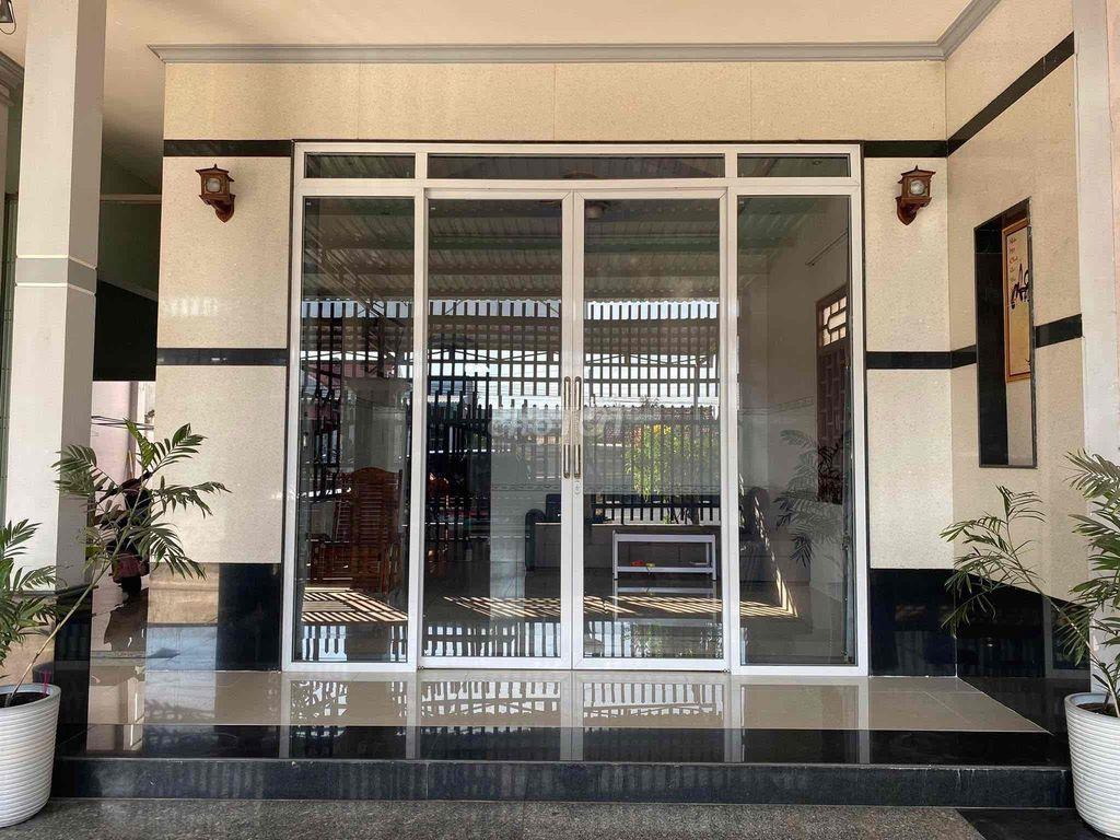 Mặt tiền kinh doanh