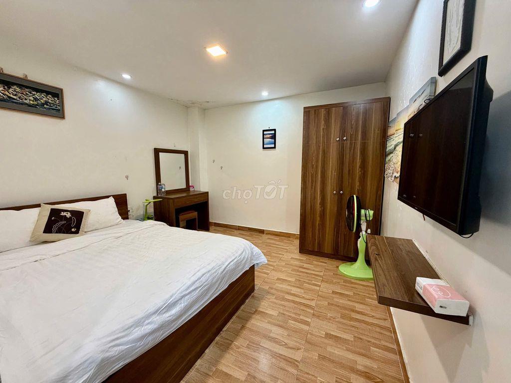 CHO THUÊ CĂN HỘ 2PN FULL NỘI THẤT CÓ SÂN VƯỜN Ở ĐƯỜNG TRẦN QUANG KHẢI