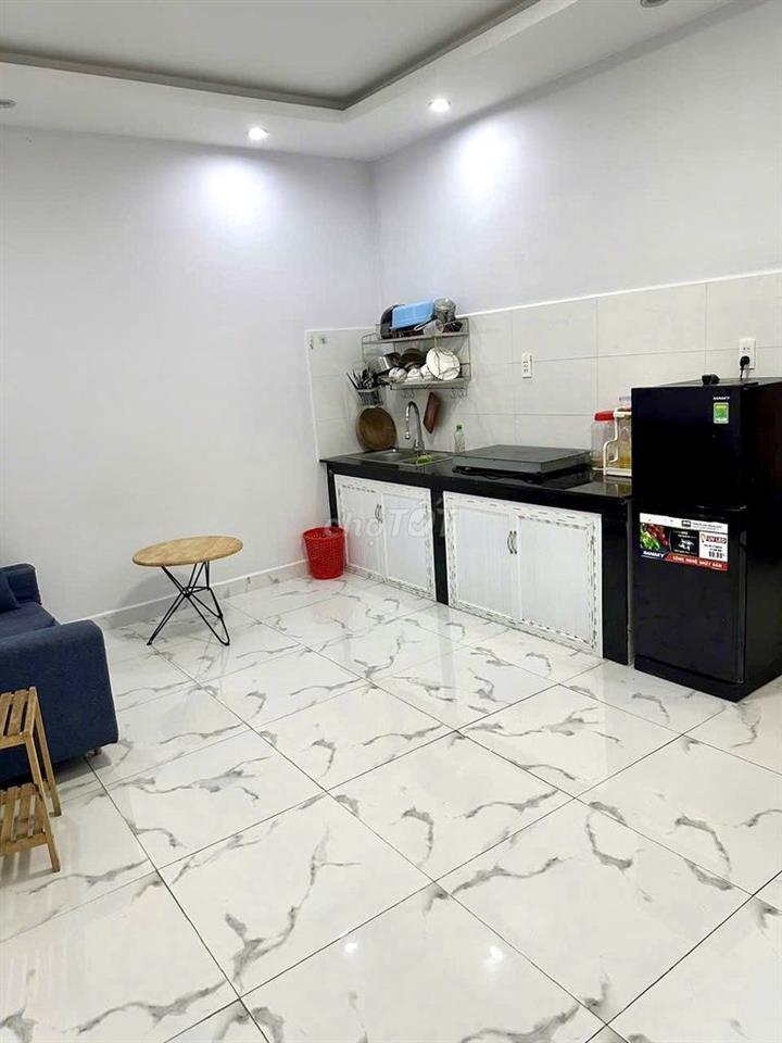 CHO THUÊ CĂN HỘ 2 PN CÓ CỬA SỔ FULL NỘI THẤT P. 4 GIÁ 6.5 TRIỆU/THÁNG