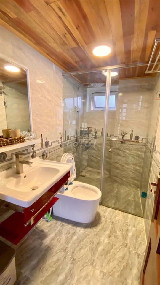 CHO THUÊ CĂN HỘ 2 PN FULL NỘI THẤT CÓ CỬA SỔ P8 GIÁ 7 TRIỆU/THÁNG