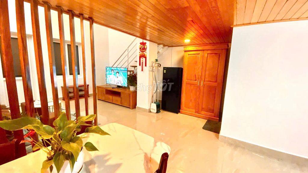 CHO THUÊ CĂN HỘ 2 PN FULL NỘI THẤT CÓ CỬA SỔ P8 GIÁ 7 TRIỆU/THÁNG