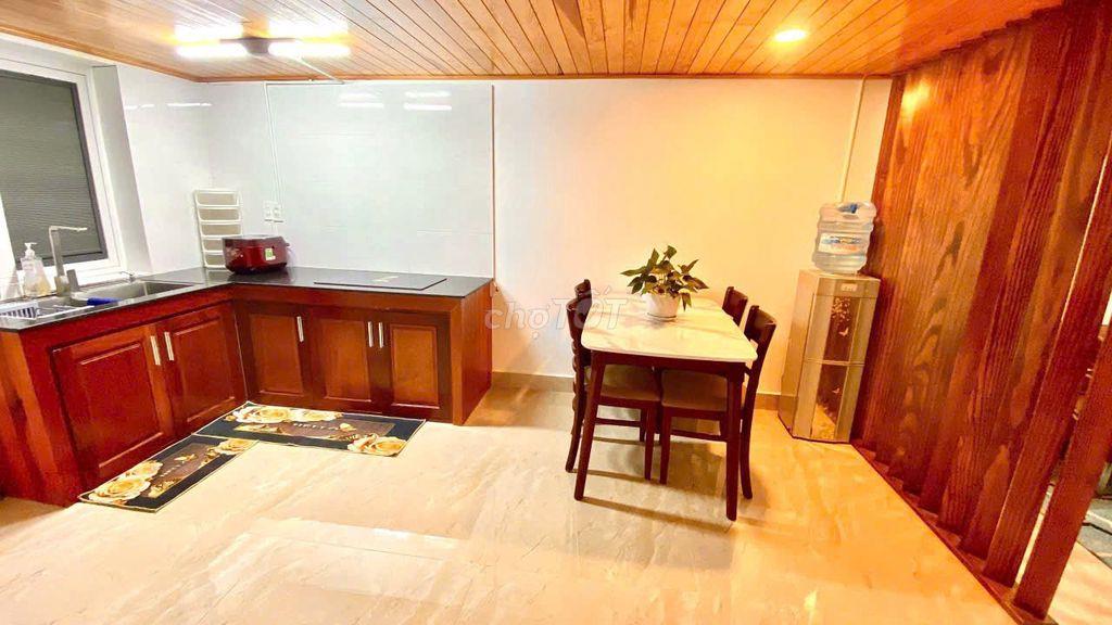 CHO THUÊ CĂN HỘ 2 PN FULL NỘI THẤT CÓ CỬA SỔ P8 GIÁ 7 TRIỆU/THÁNG