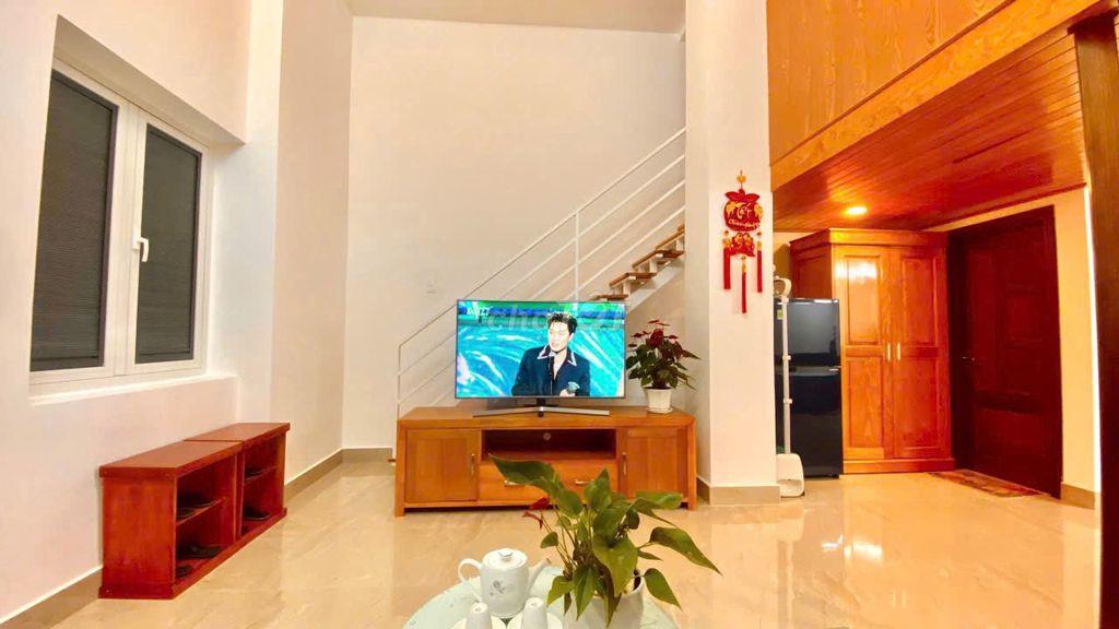 CHO THUÊ CĂN HỘ 2 PN FULL NỘI THẤT CÓ CỬA SỔ P8 GIÁ 7 TRIỆU/THÁNG