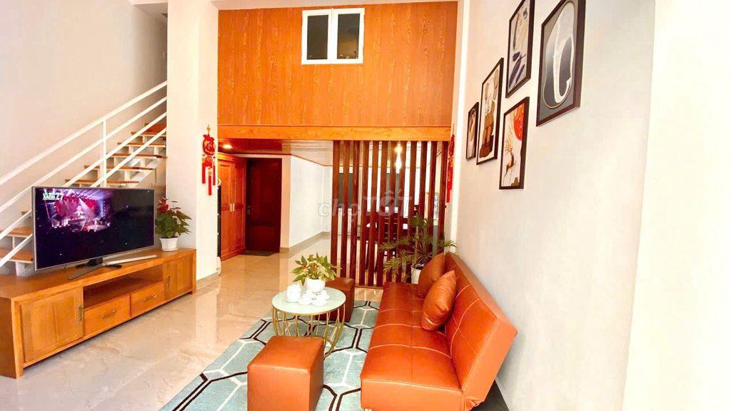 CHO THUÊ CĂN HỘ 2 PN FULL NỘI THẤT CÓ CỬA SỔ P8 GIÁ 7 TRIỆU/THÁNG