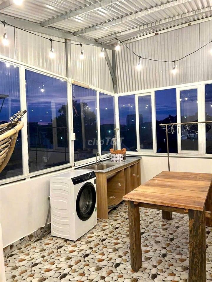 CHO THUÊ NHÀ NGUYÊN CĂN 3 PHÒNG NGỦ CÓ SÂN THƯỢNG FULL NỘI THẤT