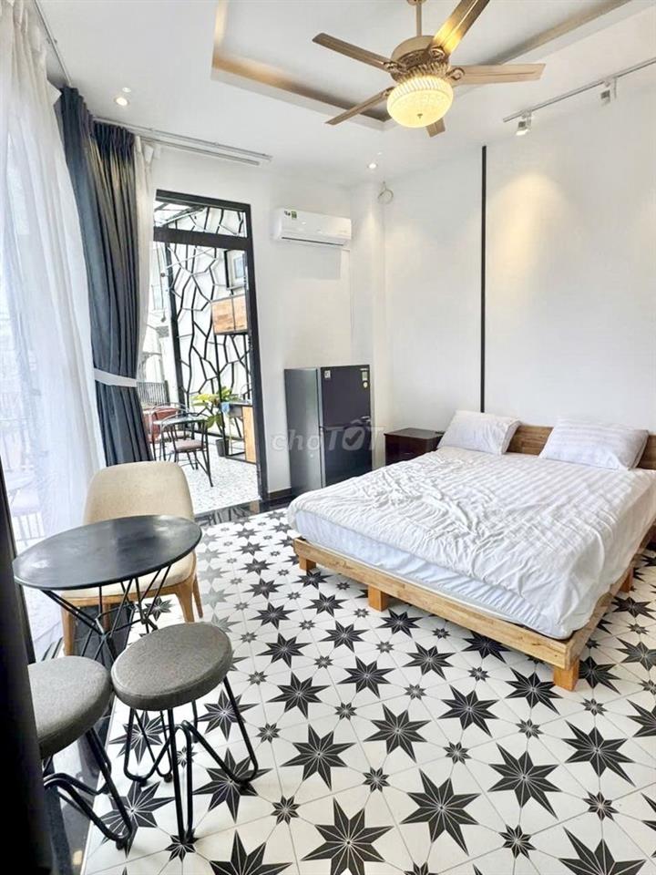 CHO THUÊ CĂN HỘ STUDIO CÓ SÂN NGAY TRUNG TÂM THÀNH PHỐ