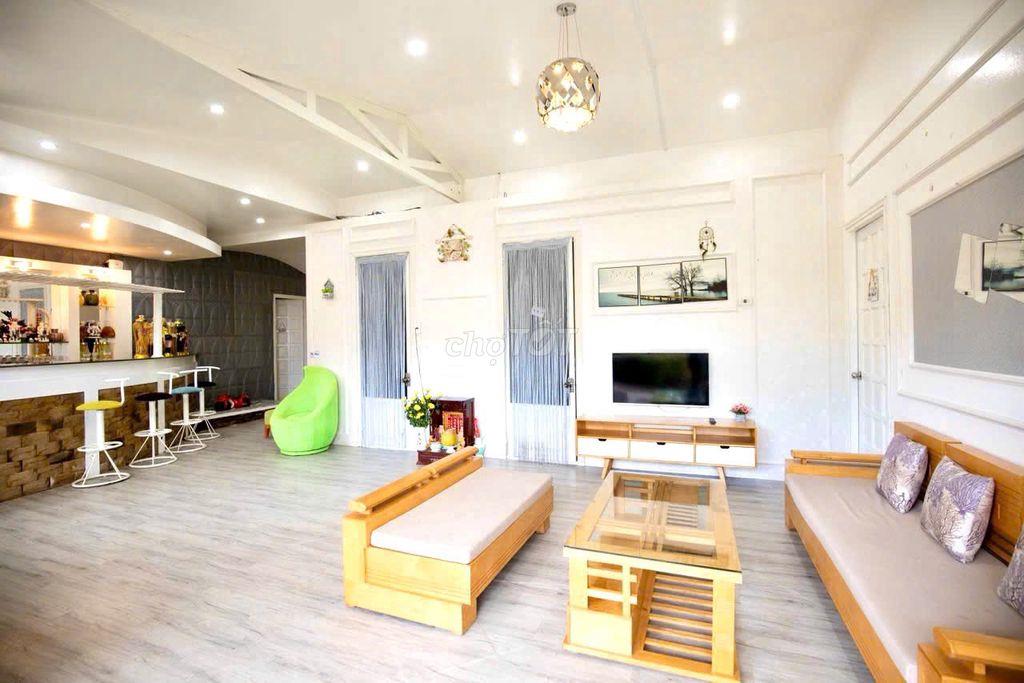 CHO THUÊ VILLA 6 PHÒNG NGỦ CÓ SÂN RỘNG PHƯỜNG 3