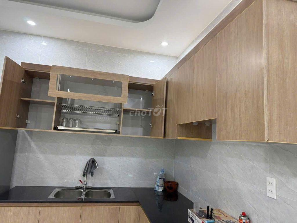 CHO THUÊ CĂN HỘ 2 PHÒNG NGỦ SÂN RỘNG RÃI FULL NỘI THẤT HẺM NGÔ QUYỀN