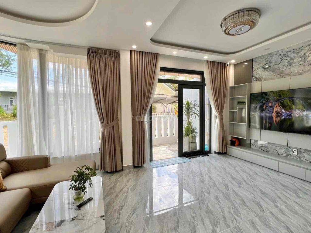 Nhà 2 Mặt Tiền Khu Đẹp Nhất Trung Tâm Đà Lạt - Bao Quanh Thông Xanh