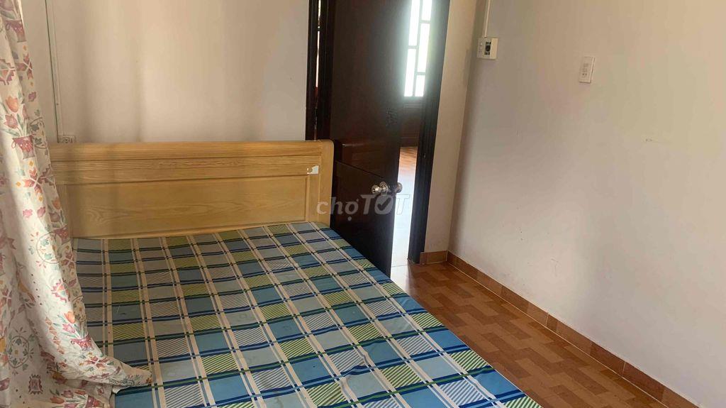 -Cho thuê nhà hẻm sau lưng bánh mì Bon Bon góc Phan Đình Phùng Nguyễn