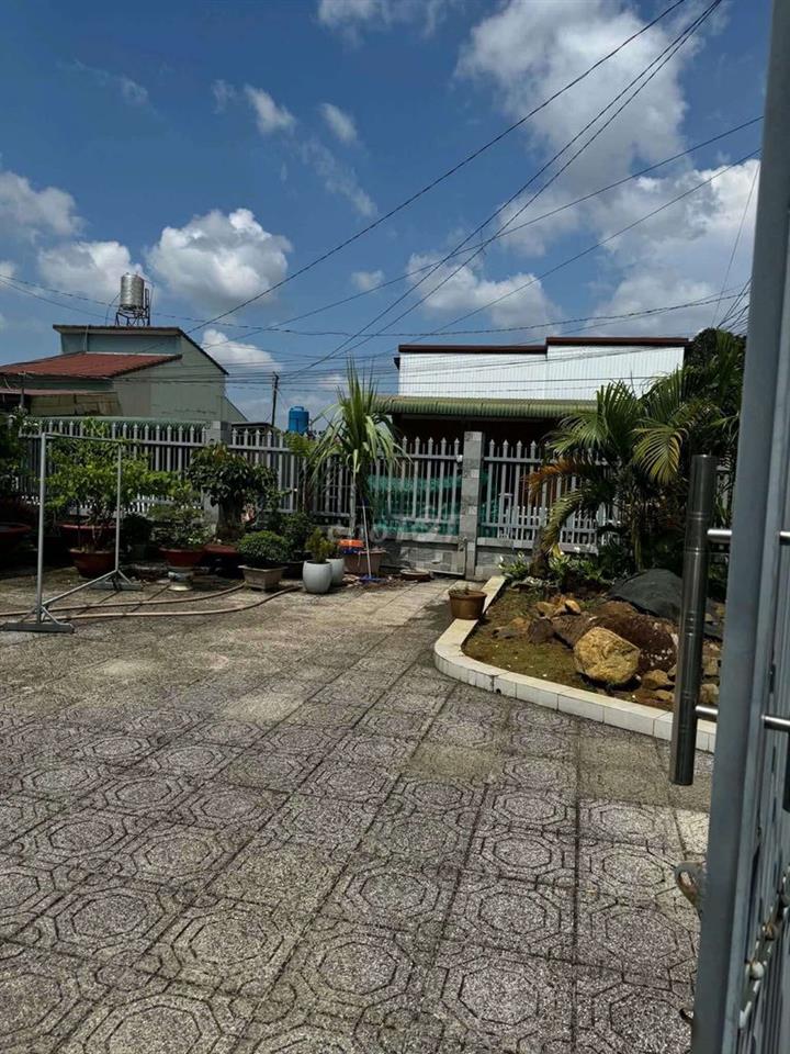 BÁN GẤP NHÀ & ĐẤT NGAY TRUNG TÂM