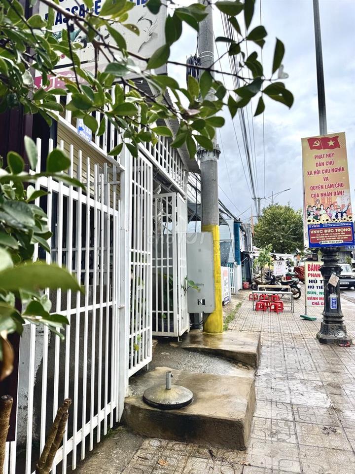 Bán nhà và đất mặt tiền quốc lộ 20 gần ngã 3 Phi nôm, cách Đà Lạt 20km