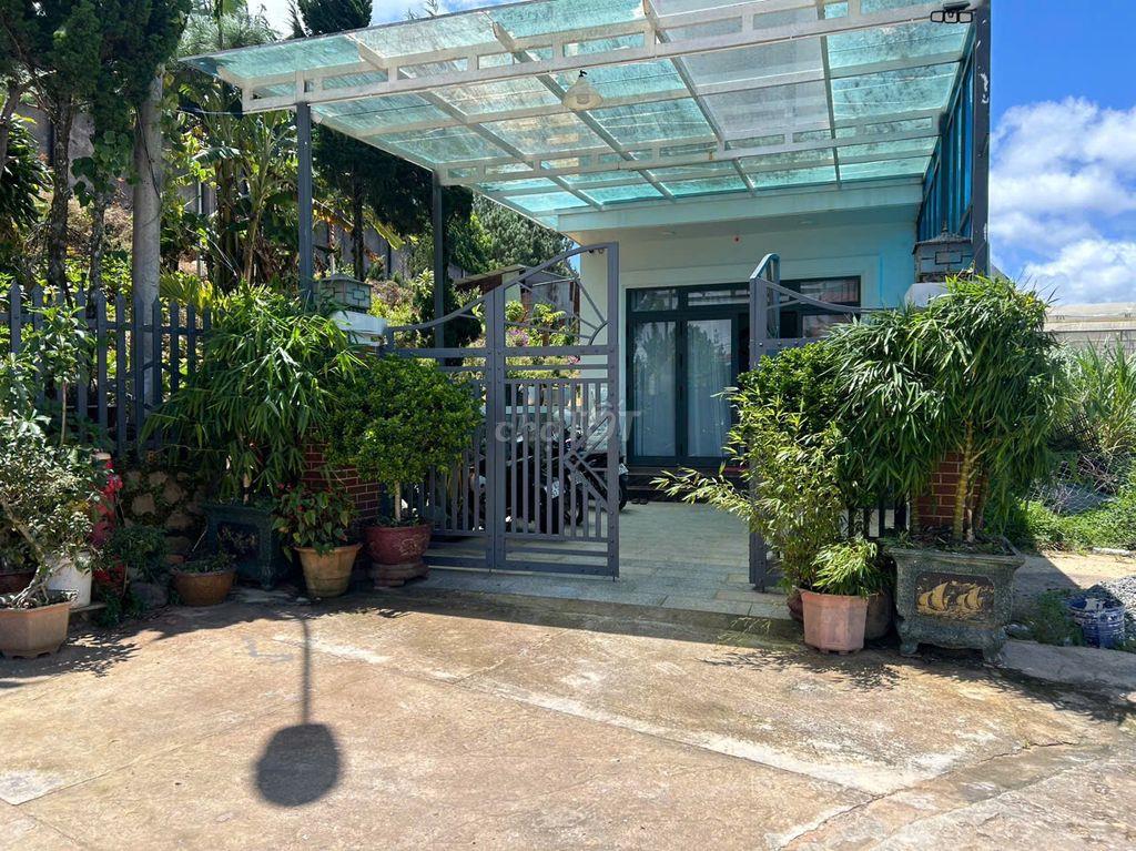 Bán Villa Sân vườn rộng trung tâm TP Đà Lạt