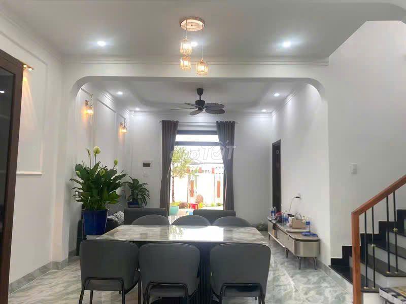 NHÀ MỚI XÂY VEN ĐÀ LẠT GẦN TIỆN ÍCH , GẦN MẢNG XANH
