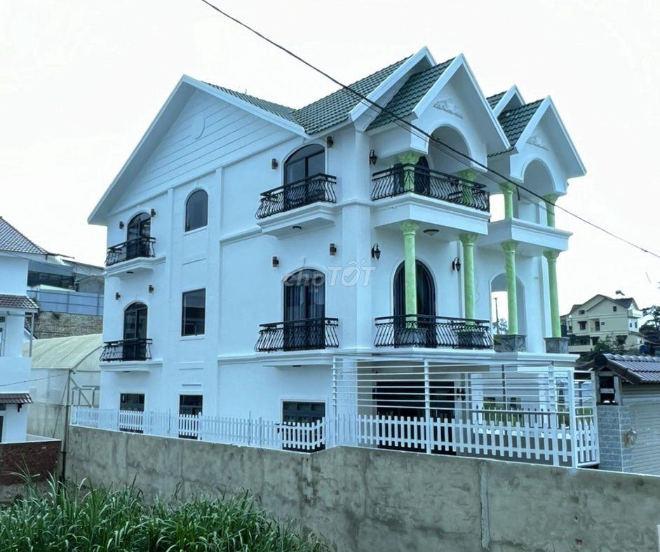 bán 2 căn liền kề khu villa đẹp tại Đà lạt