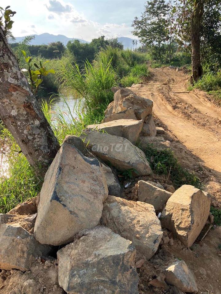 Đất có thổ cư, có suối