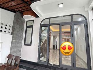 nhà 2 tầng 3 phòng ngủ hẻm xe hơi,gần cầu Nguyễn Hoàng