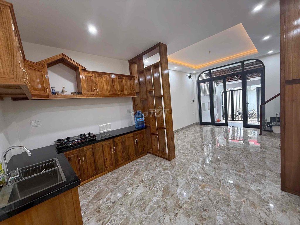 nhà 2 tầng 3 phòng ngủ hẻm xe hơi,gần cầu Nguyễn Hoàng