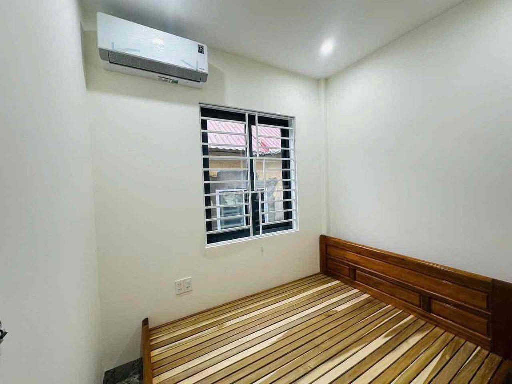 nhà 2 tầng 3 phòng ngủ hẻm xe hơi,gần cầu Nguyễn Hoàng