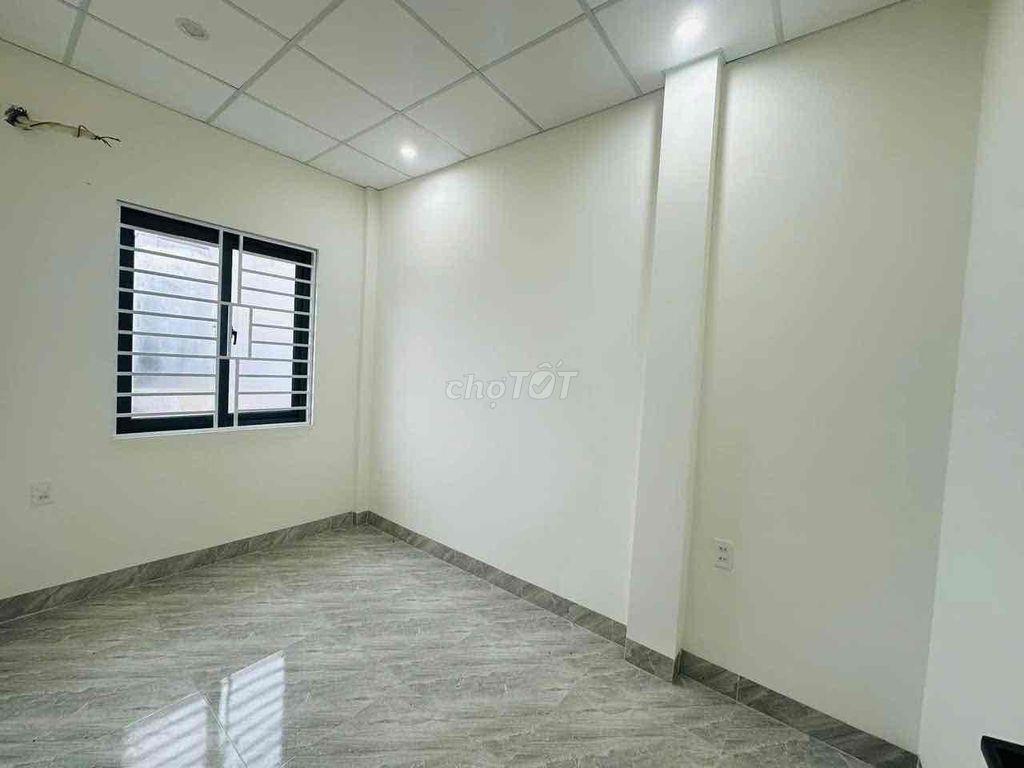 nhà 2 tầng 3 phòng ngủ hẻm xe hơi,gần cầu Nguyễn Hoàng