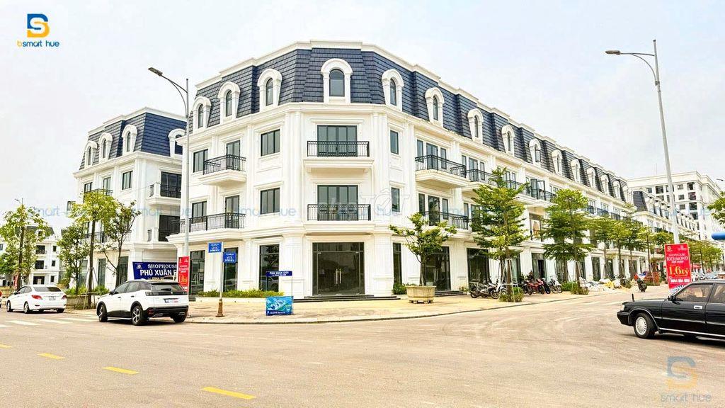 Nhà Phố mặt tiền Trường và Chợ  TP Huế chỉ vs 2tỷ4 dòng 40tr/th