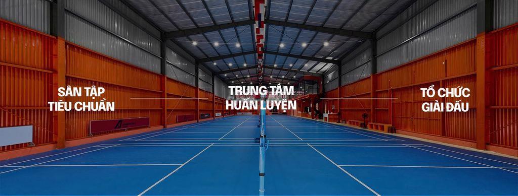 Cho thuê treo bảng quản cáo tại sân cầu lông.