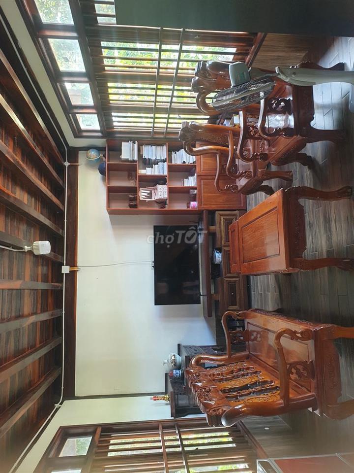 Nhà sàn gỗ 2 tầng trên nền vườn 800m2