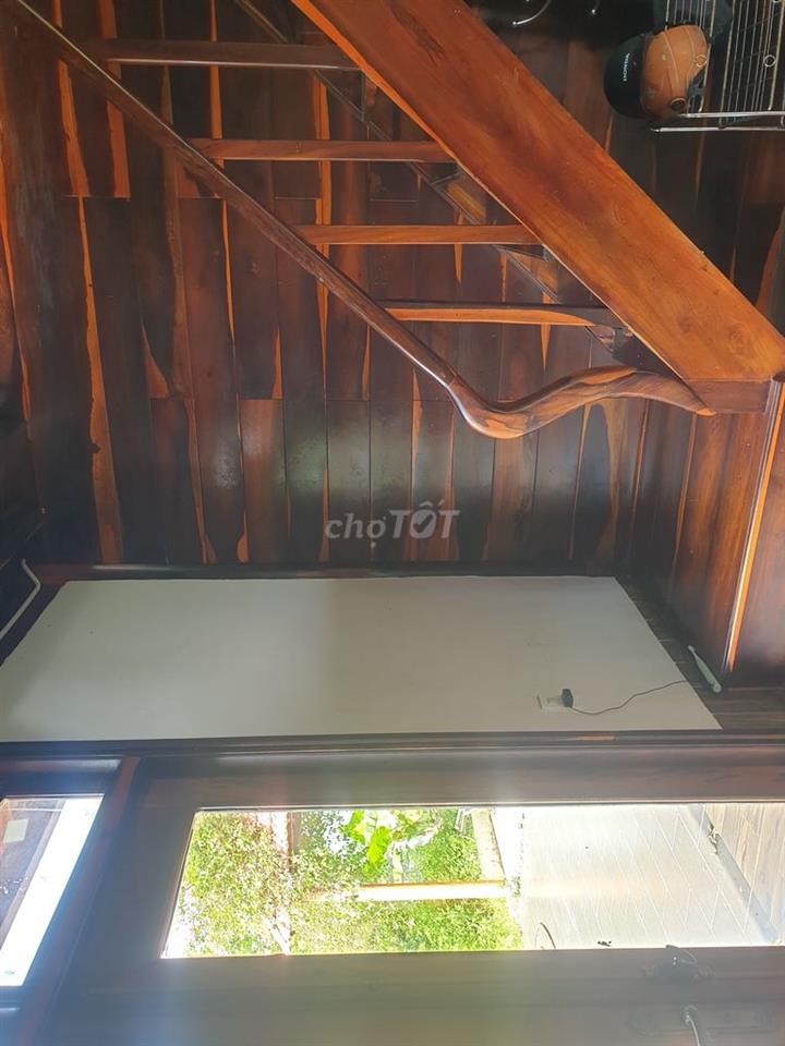 Nhà sàn gỗ 2 tầng trên nền vườn 800m2