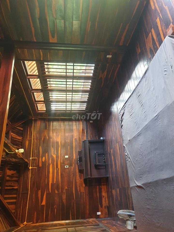 Nhà sàn gỗ 2 tầng trên nền vườn 800m2