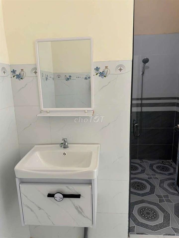 nhà 2 mặt tiền