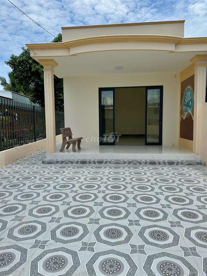nhà 2 mặt tiền