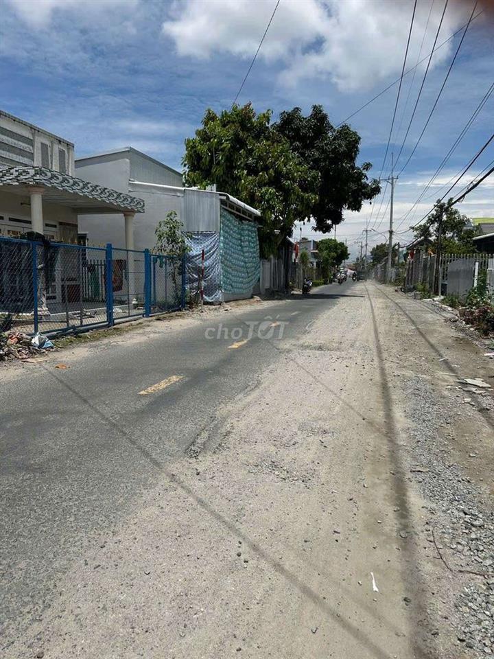 nhà 2 mặt tiền