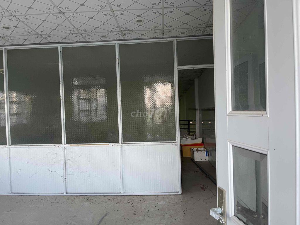 nhà tại chợ, mở cửa bán hàng, dân cư đông đúc