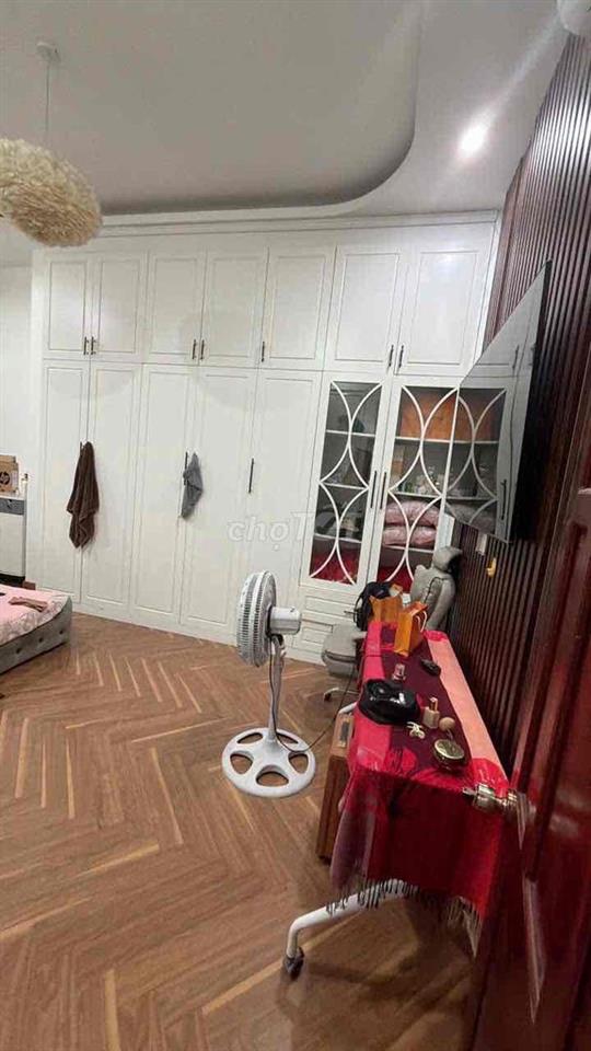 Cần bán nhà 491 phạm hùng