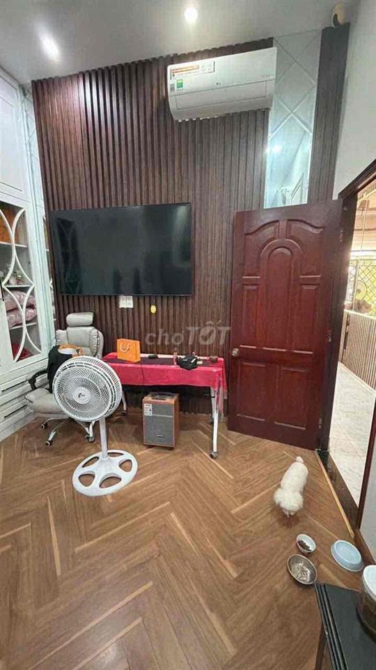 Cần bán nhà 491 phạm hùng