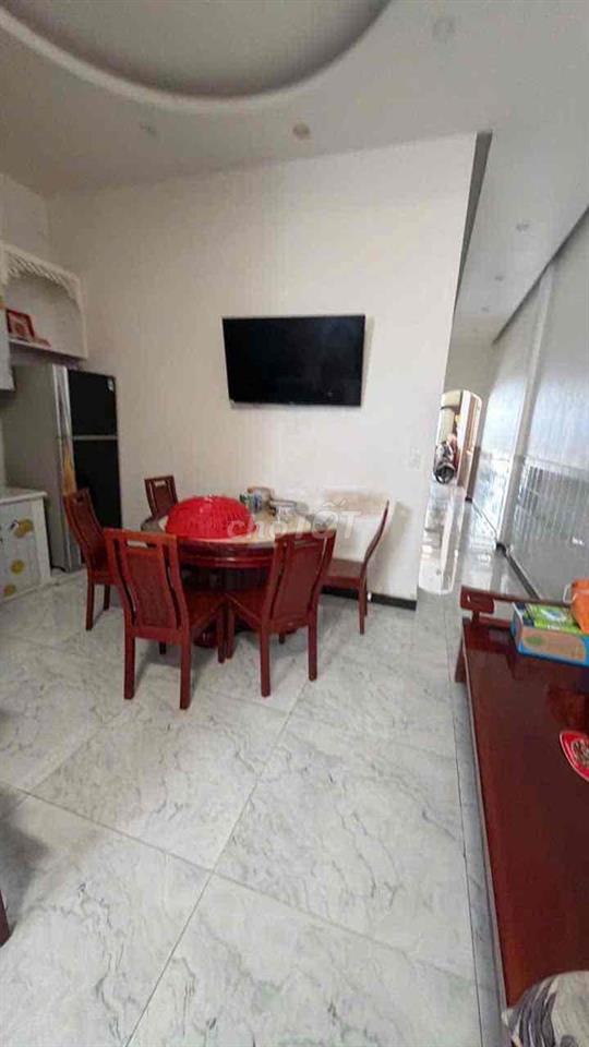 Cần bán nhà 491 phạm hùng