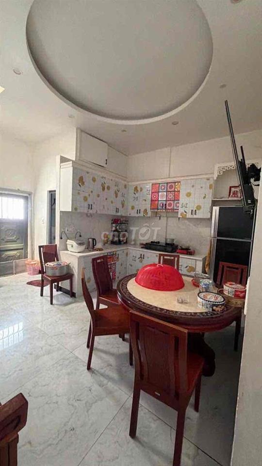 Cần bán nhà 491 phạm hùng