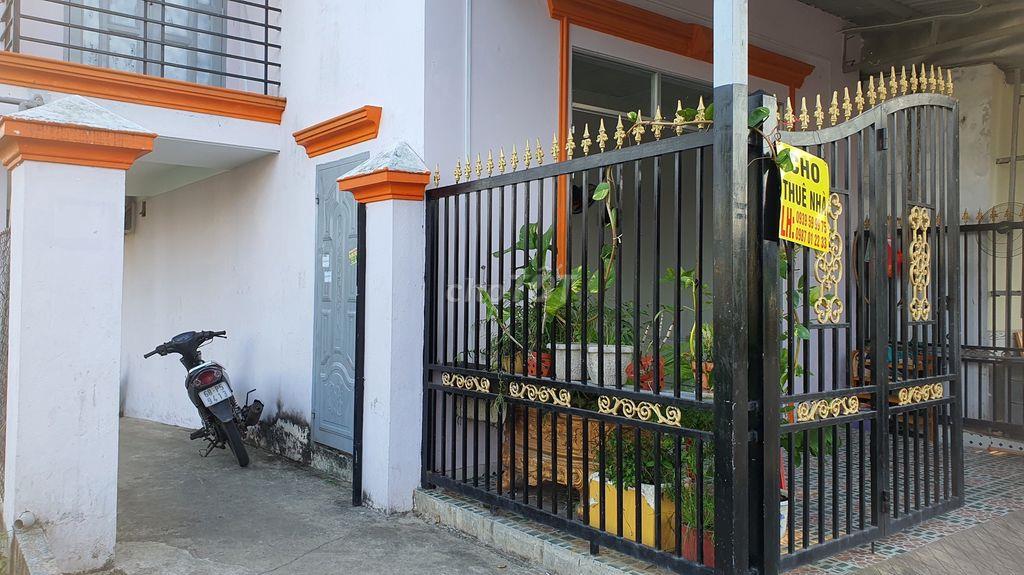 Cho thuê phòng trọ mặt Đường CMT8