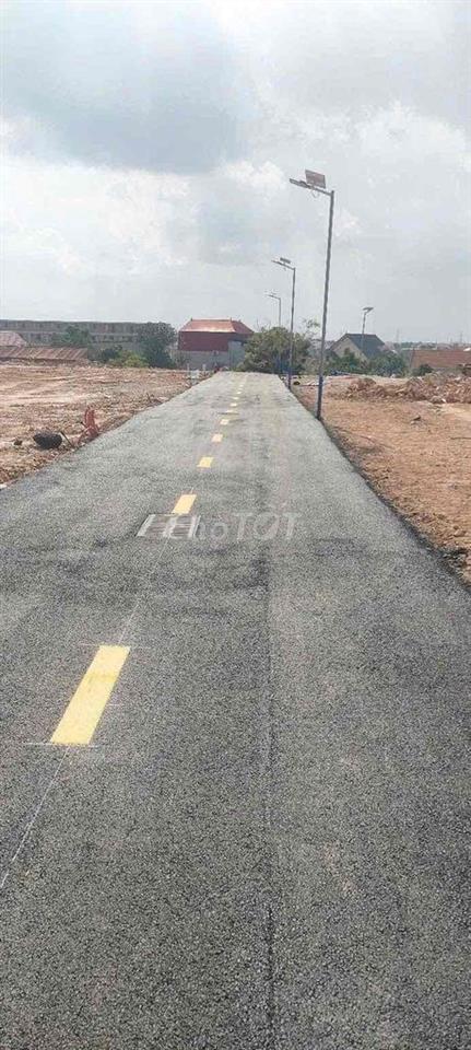 An Quang Đông Cứu Gia bình  Sát chợ núi Trường học ngay cạnh  phía trư