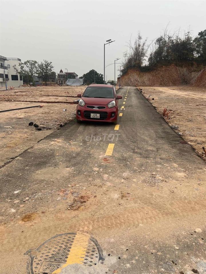 An Quang Đông Cứu Gia bình  Sát chợ núi Trường học ngay cạnh  phía trư