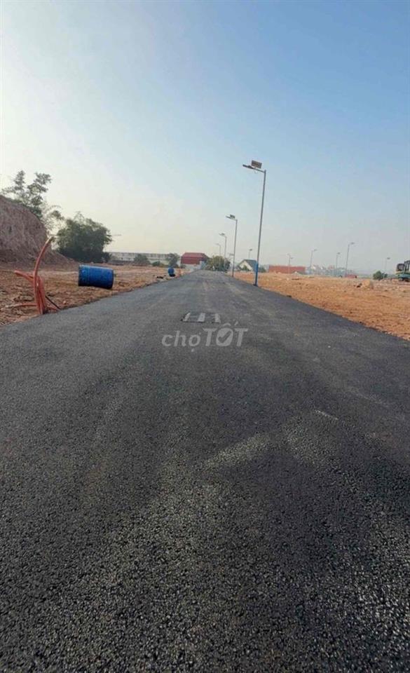 An Quang Đông Cứu Gia bình  Sát chợ núi Trường học ngay cạnh  phía trư