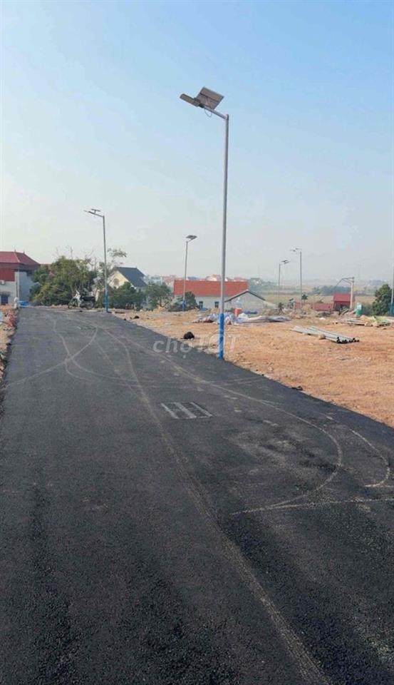 An Quang Đông Cứu Gia bình  Sát chợ núi Trường học ngay cạnh  phía trư