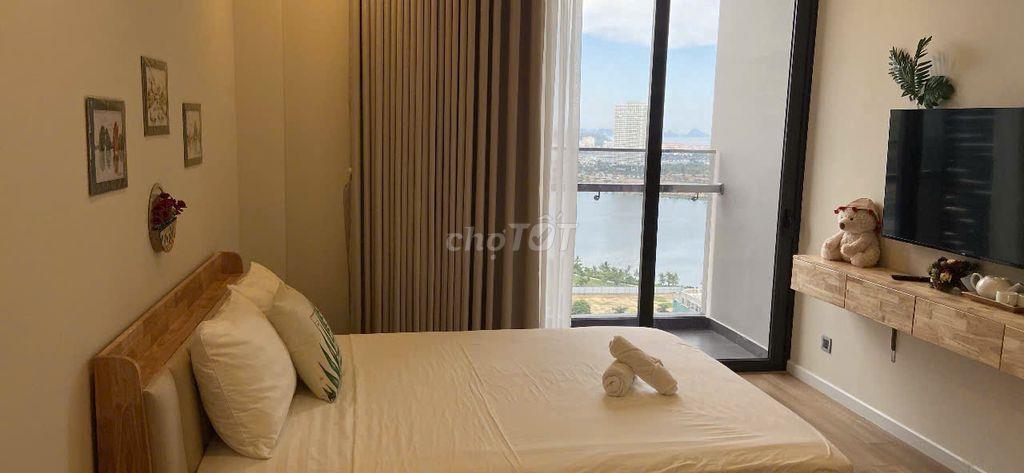 Cho thuê lâu dài căn hộ view biển tầng cao tại Hạ Long