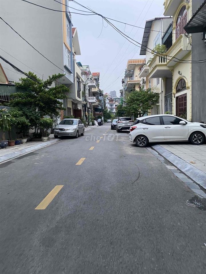 bán nhà thuận tiện kinh doanh