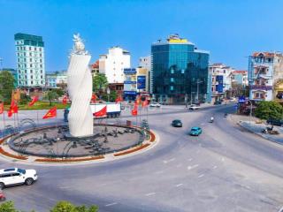 Thích hợp cho biệt thự, ngân hàng, khách sạn -210m đường chính 30m
