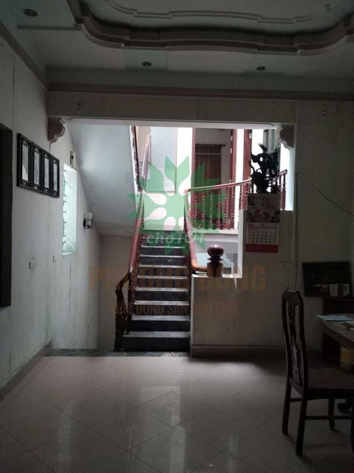 CHO THUÊ NHÀ 2 TẦNG RƯỠI , diện tích 75m2 , ngõ rộng oto vào được