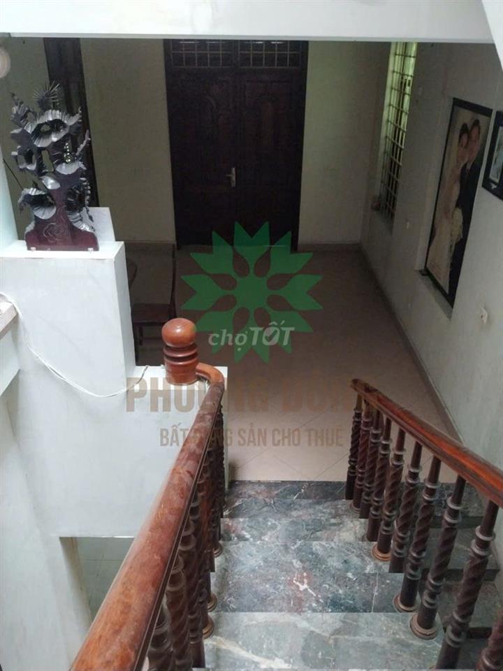 CHO THUÊ NHÀ 2 TẦNG RƯỠI , diện tích 75m2 , ngõ rộng oto vào được