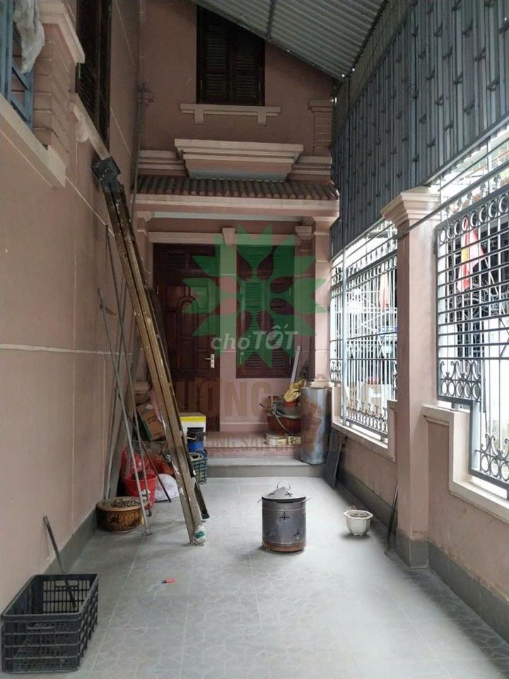CHO THUÊ NHÀ 2 TẦNG RƯỠI , diện tích 75m2 , ngõ rộng oto vào được